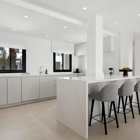 20600 - Luxurious Beachside Near Villa *