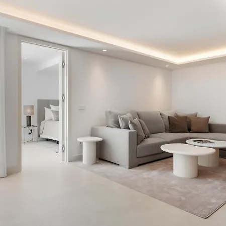 20600 - Luxurious Beachside Near Marbella