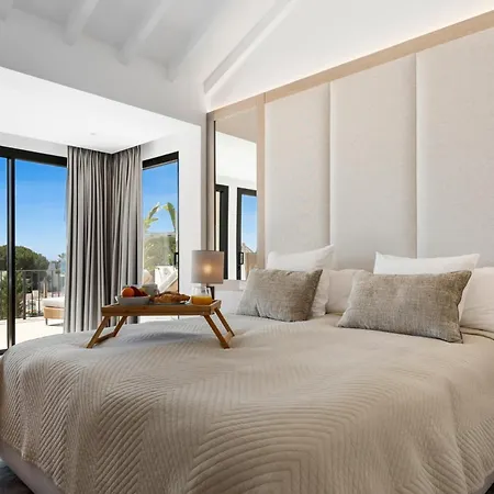 20600 - Luxurious Beachside Near Villa *
