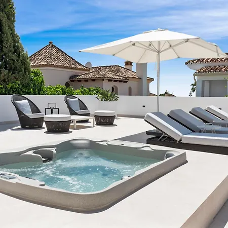 20600 - Luxurious Beachside Near *