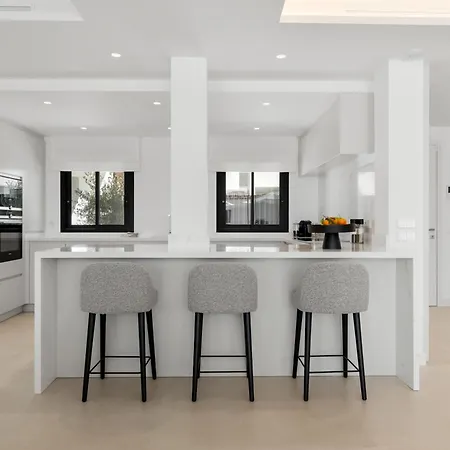 20600 - Luxurious Beachside Near Villa *