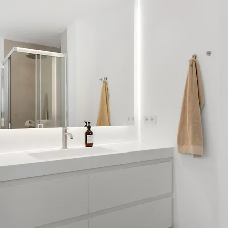 20600 - Luxurious Beachside Near Villa *