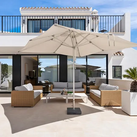 20600 - Luxurious Beachside Near *
