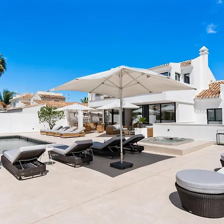20600 - Luxurious Beachside Near *