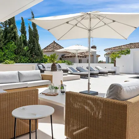20600 - Luxurious Beachside Near