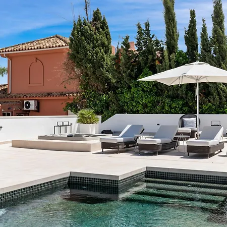 20600 - Luxurious Beachside Near