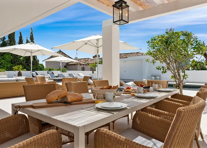 Luxury Near With Private Pool, Jacuzzi & Modern Amenities