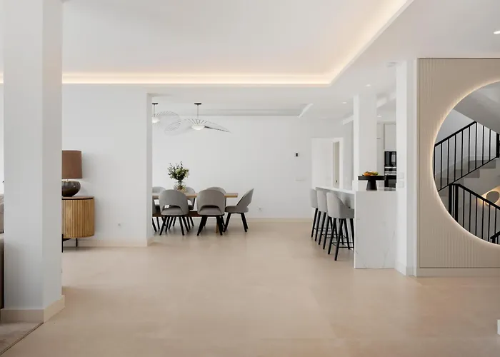 Luxury Near With Private Pool, Jacuzzi & Modern Amenities ヴィラ マルベーリャ