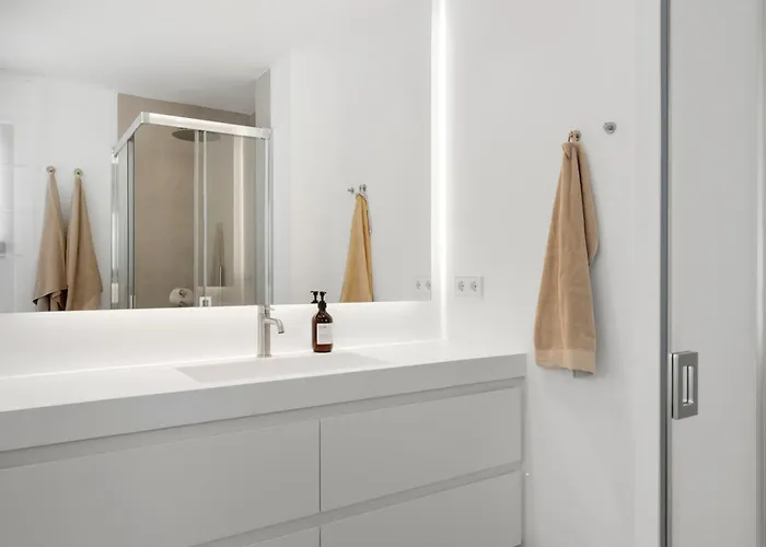 Luxury Near With Private Pool, Jacuzzi & Modern Amenities ヴィラ *