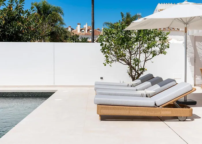 Luxury Near With Private Pool, Jacuzzi & Modern Amenities マルベーリャ