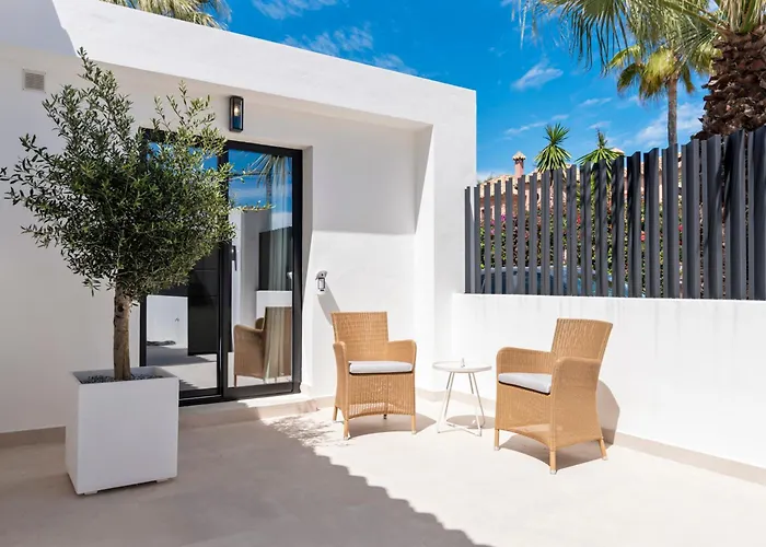 ヴィラ Luxury Near With Private Pool, Jacuzzi & Modern Amenities マルベーリャ