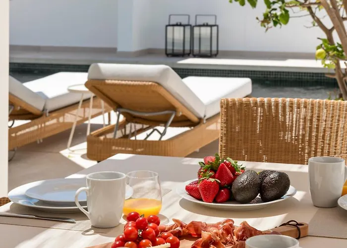 ヴィラ Luxury Near With Private Pool, Jacuzzi & Modern Amenities マルベーリャ